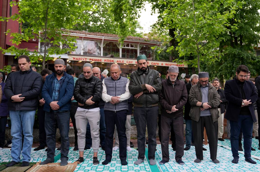 Kiliseden camiye çevrilen Kariye Camii’nde 79 yıl sonra ilk cuma namazı 1